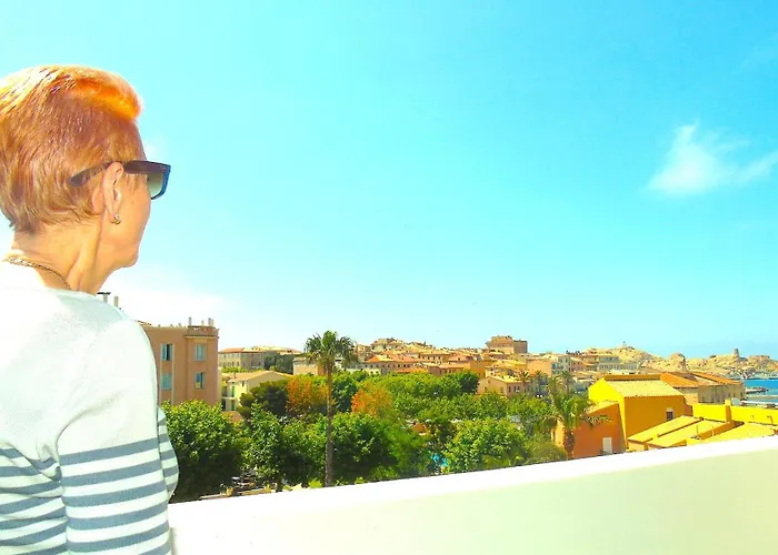 Le Cosimo 4* LʼÎle-Rousse